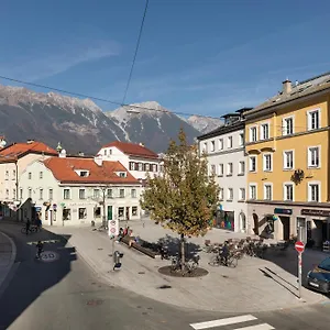 Riesiges Zentrales Mit Parkplatz Appartamento
